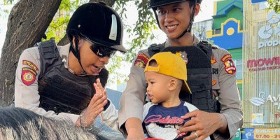 Polisi Berkuda Ramaikan CFD Depok, Warga Apresiasi Kehadiran Polri yang Humanis
