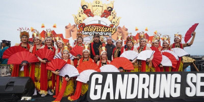Penari Komunitas SlarasBudaya Jakarta Tampil di Festival Gandrung Sewu 2025