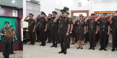 Hujan Tak Surutkan Semangat, Kejari Jakarta Timur Gelar Upacara Sumpah Pemuda