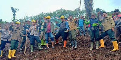 Perhutani Bandung Utara dan Polri Bersinergi Tanam Jagung untuk Ketahanan Pangan Nasional