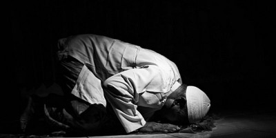 Belajar Khusu Dalam Sholat Agar Sholat Tidak Sekedar Gerakan dan Bacaan