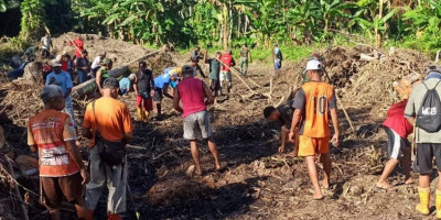 Satgas TMMD ke-126 Kodim 1505/Tidore Bersama Masyarakat Tanam Jagung di Lahan Ketahanan Pangan