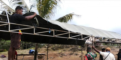 Kompak, Babinsa dan Warga Gotong-Royong Bongkar Tenda Usai Peresmian Gereja