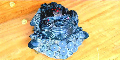Makna Tersembunyi di Balik Patung Katak Black Jade