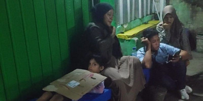 Sekuriti Stasiun Cikarang Usir Penumpang Balita, Lansia, dan Ibu Hamil