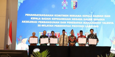 Kepala BKN Prof. Zudan Bersama Kepala Daerah se-Provinsi Lampung Tandatangani Komitmen Penerapan Manajemen Talenta