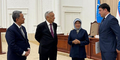 Peringatan Hari Pahlawan: Mahkamah Konstitusi Republik Indonesia Berjaya di  Uzbekistan