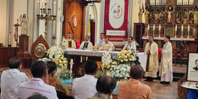 Misa Kudus Hari Pahlawan, OCI Doakan Umat TNI-Polri di Gereja Katedral Jakarta