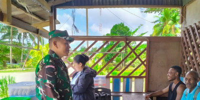 Babinsa Supiori Utara Ingatkan Warga Fanindi Waspada Cuaca Saat Melaut