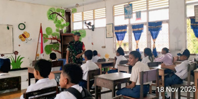 Babinsa Supiori Selatan Beri Edukasi Cegah Bullying di Lingkungan Sekolah