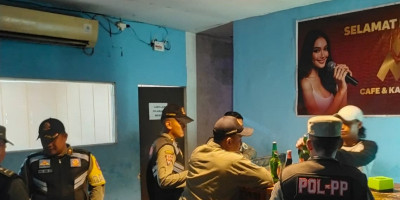 Satpol PP Demak Perangi Pekat, Rutin Gelar Razia, Segel Tempat Karaoke & Sita Ratusan Miras