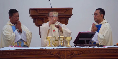 Kardinal Suharyo Pimpin Misa di St. Petrus Batam, Warga TNI-Polri Hadir dalam Perayaan Kudus