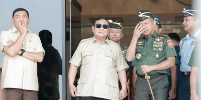 Presiden RI, Menhan RI dan Panglima TNI Rapat Evaluasi Percepatan Pembangunan KDKMP