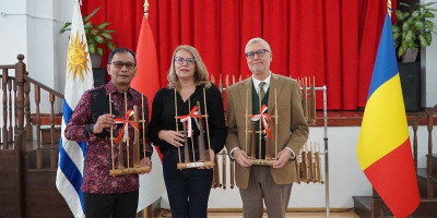 Angklung Indonesia Bergema di Sekolah Tunanetra Rumania