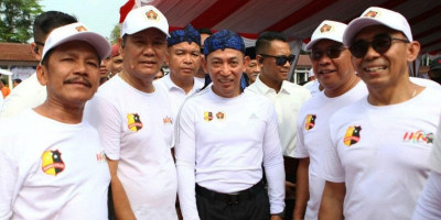 Kedekatan Kapolri dan Wartawan Terlihat Hangat di Jalan Sehat HPN 2026