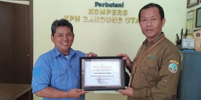 Perhutani Bandung Utara Raih Penghargaan Kwarcab Kota Bandung Atas Dukungan Pembinaan Pramuka