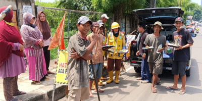 Program Jumat Berkah Wartawan : Mari Kita Belajar Tentang Rasa Lapar Dari Para Pemulung