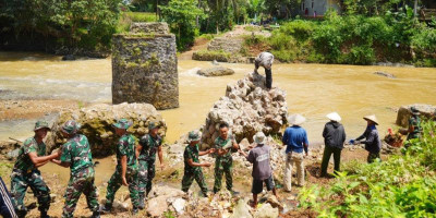 TNI Bangun Jembatan Gantung 80 Meter Untuk Percepat Mobilitas Warga Sukabumi
