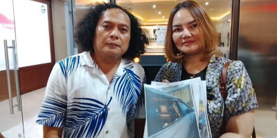 Linda Susanti Bongkar Dugaan Pemerasan Oknum, Deolipa Serahkan Bukti ke Bareskrim
