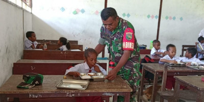 Dukung Generasi Sehat, Babinsa Biak Timur Kawal Program BMG