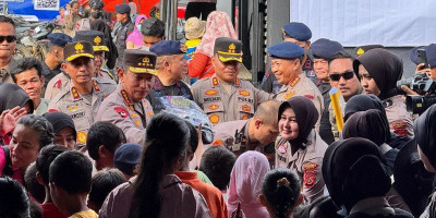Kapolri Tinjau Pengungsian Aceh Tamiang, Pastikan Penanganan Bencana Berjalan Optimal