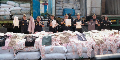 Bea Cukai Gempur Garmen Ilegal di Laut dan Tol Sumatra