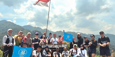Serunya Trekking Alumni Elpala SMA 68 ke Bukit Pasir Laja