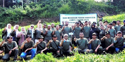Perhutani KPH Bandung Utara Gelar Penghijauan di Hutan Cupunagara