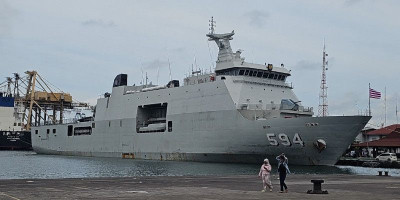 KRI Semarang-594 Jadi Andalan TNI AL Angkut Bantuan Bencana di Sumatera