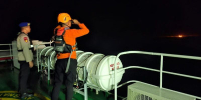 KM Maulana 30 Terbakar di Perairan Lampung, 25 ABK Selamat, 8 Masih Dalam Pencarian