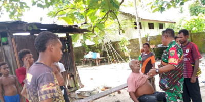 Babinsa Numfor Komsos Ajak Warga Jaga Persaudaraan Jelang Nataru