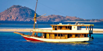 Kapal Wisata KM Putri Sakinah Tenggelam di Perairan Pulau Padar