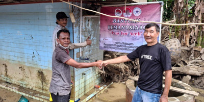 Relawan Yayasan Hakka Aceh Bersihkan Sumur dan Fasilitas Publik 
