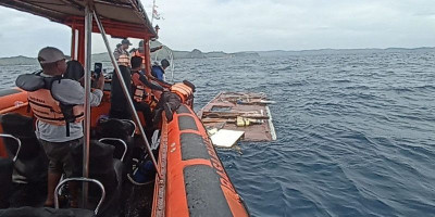 Tim SAR Temukan Serpihan KM Putri Sakinah pada Pencarian Hari Kedua 