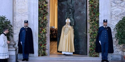 Penutupan Pintu Suci Basilika Lateran, Kardinal Serukan Harapan dan Belas Kasih di Roma