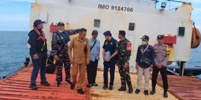 KM Polo Ditinggal Awak di Lingga, TNI AL Temukan Kontainer Misterius