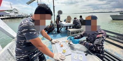Sabu dan Dokumen Bodong Terbongkar, TNI AL Amankan KM Dolphin