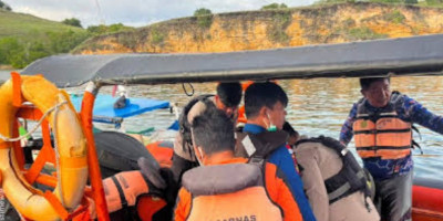 Insiden KM Putri Sakinah Bukti Lemahnya Pengawasan Keselamatan Wisata Bahari
