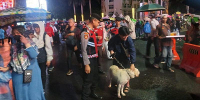 K-9 Polri Siaga di Bundaran HI, Amankan Euforia Malam Tahun Baru