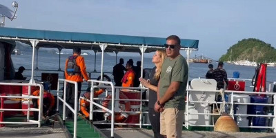 Menatap Langit Pulau Serai, Keluarga Korban Menunggu Keajaiban