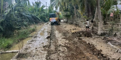 Hari Ketiga, Excavator Bersihkan Lumpur dan Buka Akses Jalan Desa Pante