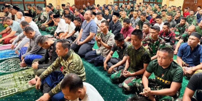 Panglima TNI Sholat Subuh Berjamaah Bersama Prajurit Satgas Pamtas RI-PNG Mobile
