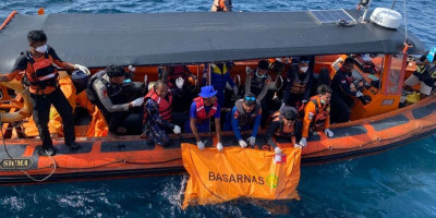 Tim SAR Gabungan Temukan Jenazah WNA Spanyol Korban KM Putri Sakinah