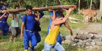Korpolairud Bersama Warga Bangun Jembatan Darurat Pulihkan Akses Desa