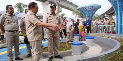 Wali Kota Munjirin Dampingi Gubernur DKI Jakarta Tinjau Taman Gapura Muka Cakung