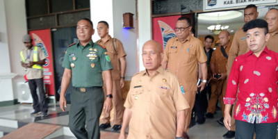 Dandim 1708/BN Dampingi Billy Mambrasar Kunker di Biak Numfor