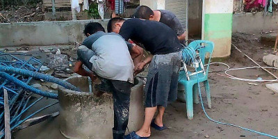 Tim PerMaTA Bersihkan 26 Sumur Fasilitas Umum Tertimbun Lumpur di Matang Peusangan