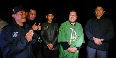 Langit Terbelah Saat Misa Selasa Kliwon di Gunung Padang