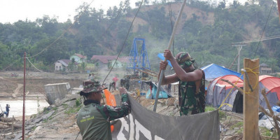 TNI AD Bangun Jembatan Gantung di Aceh Tamiang, Akses Warga Pulih Pasca Banjir