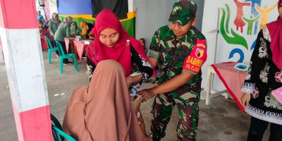 Babinsa Koramil Kanigoro Dampingi Pengecekan Balita Cegah Stunting